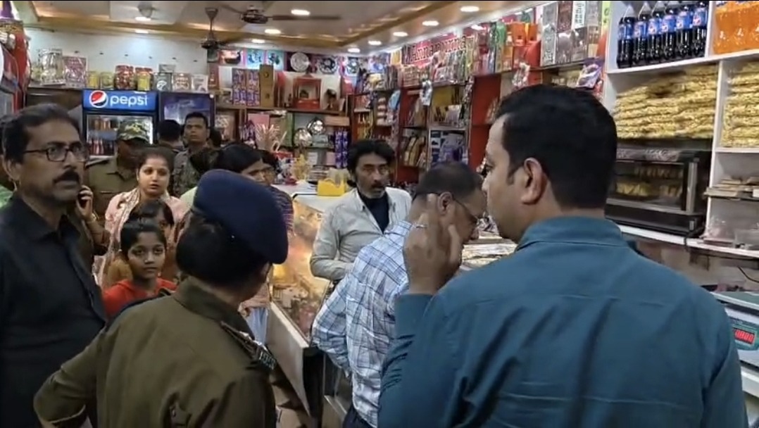 मोतिहारी: होली से पहले प्रशासनिक प्रहार; गंदा कारखाना और बासी चिकन मिलने पर होटल सील