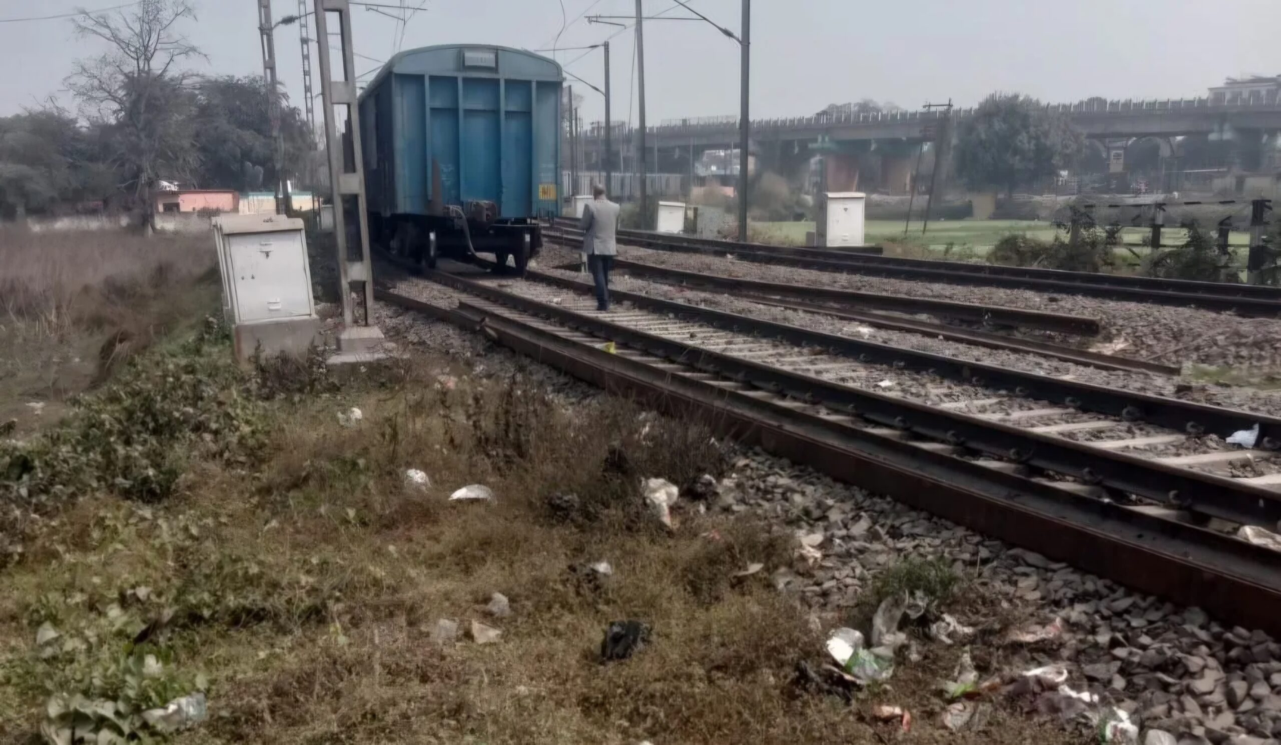 दो हिस्सों में बंटी चलती मालगाड़ी, हाजीपुर में टला बड़ा रेल हादसा