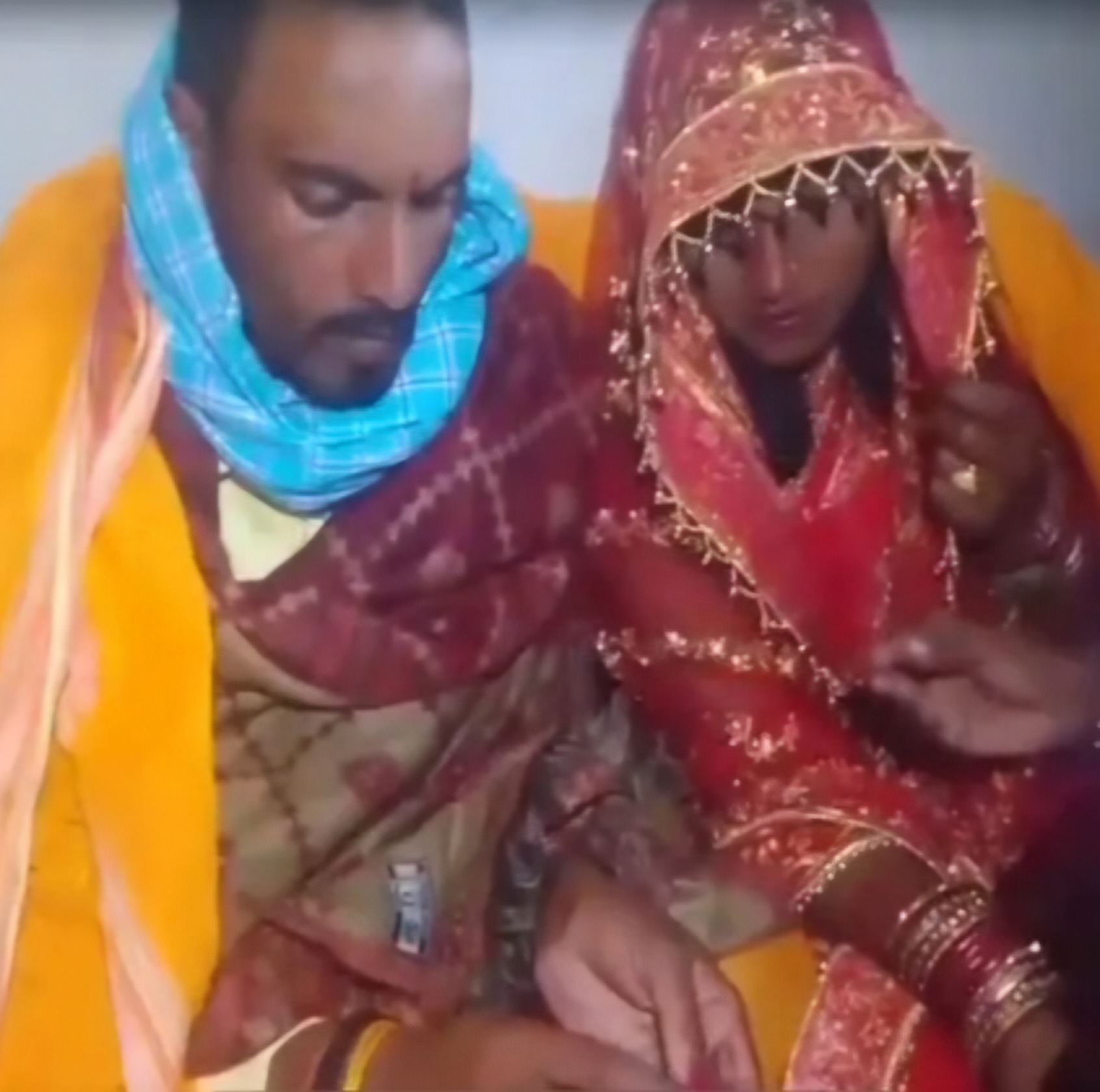 खगड़िया में ‘पकड़ौआ विवाह’ का सनसनीखेज आरोप: गाय दिखाने के बहाने बुलाया, पिस्टल के दम पर जबरन शादी! वीडियो वायरल