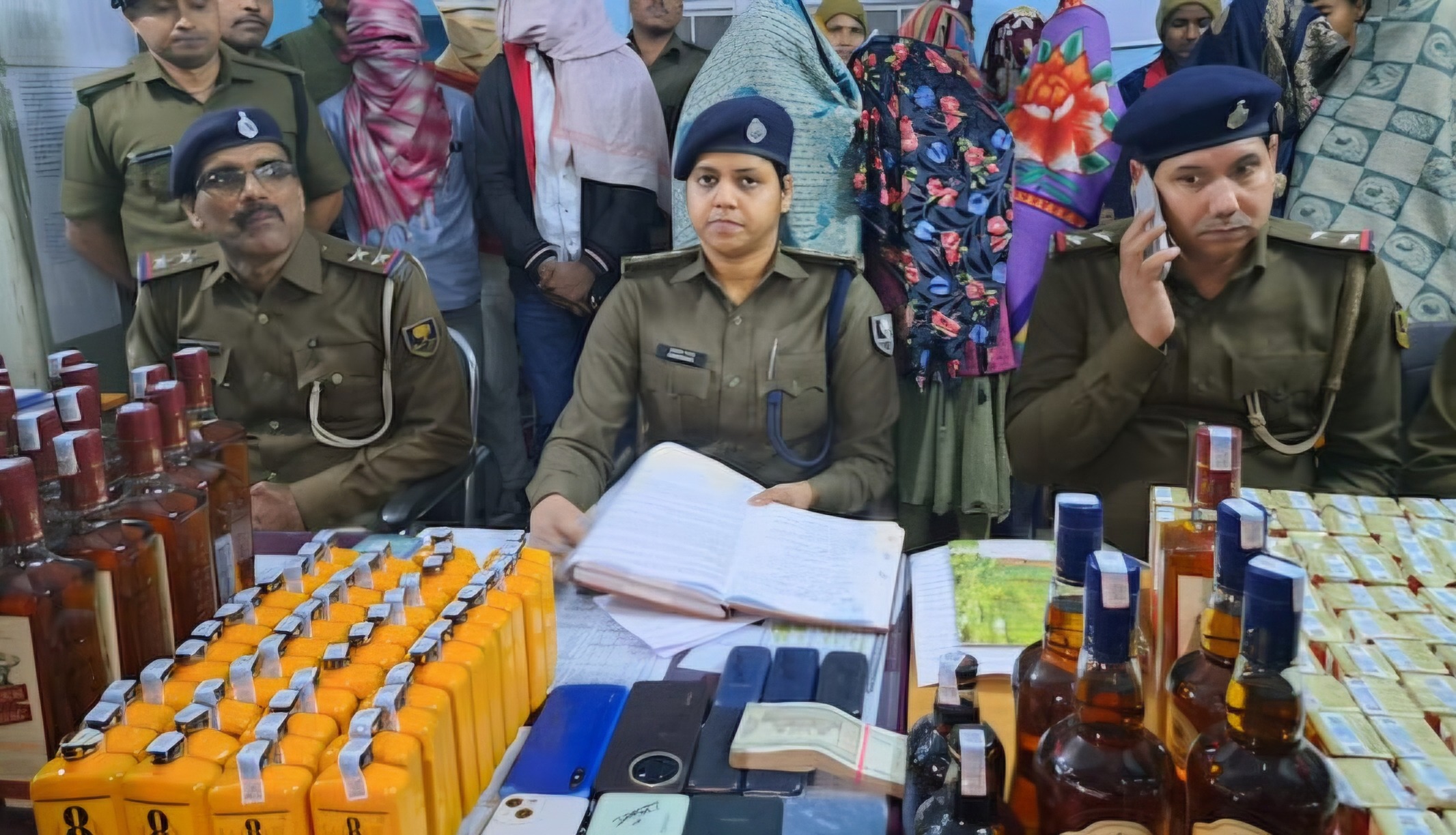 हुस्न की आड़ में शराब का धंधा!दानापुर रेल पुलिस ने तोड़ा महिला तस्करों का नेटवर्क, 95 लीटर विदेशी शराब जब्त