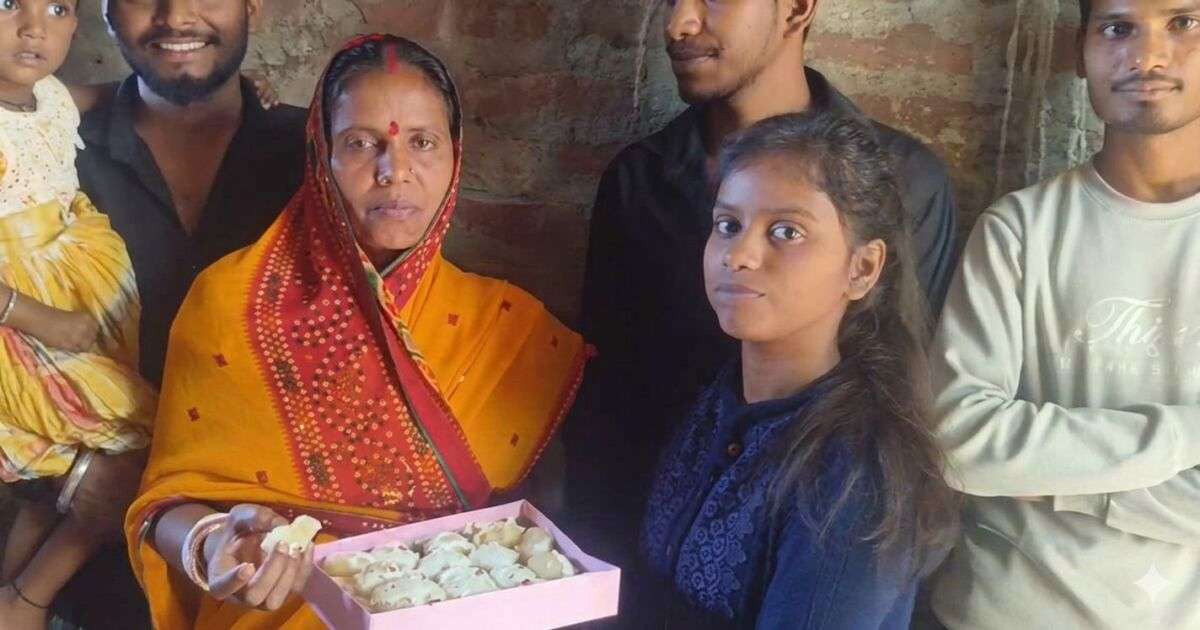 साधारण परिवार की बेटी खुशी कुमारी ने 100 में 100 अंक लेकर बनाया रिकॉर्ड