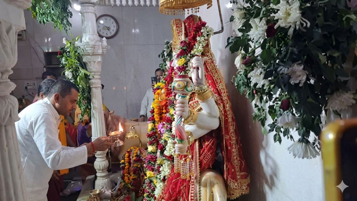 मंदिर से निकला बड़ा संकेत! निशांत कुमार क्या संभालेंगे बिहार की कमान? 1 मंदिर से निकला बड़ा संकेत! निशांत कुमार क्या संभालेंगे बिहार की कमान?