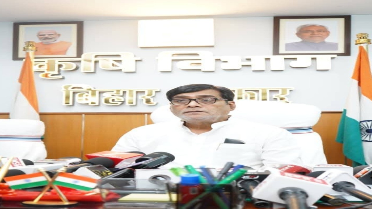 बिहार में ‘खाद माफिया’ की अब खैर नहीं! कृषि मंत्री का बड़ा एक्शन—115 पर FIR, 449 लाइसेंस रद्द; बोले— “स्टॉक फुल है, सीमा पर SSB रखेगी नजर”