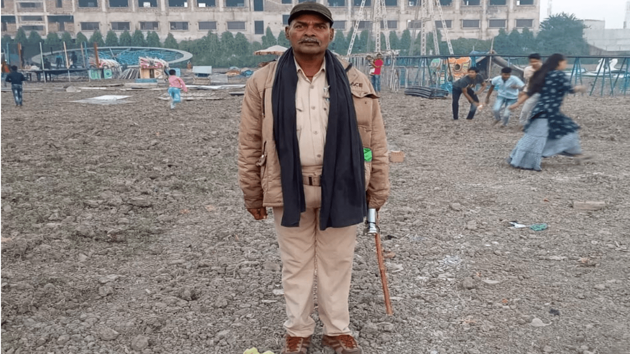 बिहपुर थाने में तैनात होमगार्ड जवान की ब्रेन हेमरेज से मौत; बेगूसराय के अशोक पासवान ने तोड़ा दम, सिमरिया में अंतिम विदाई