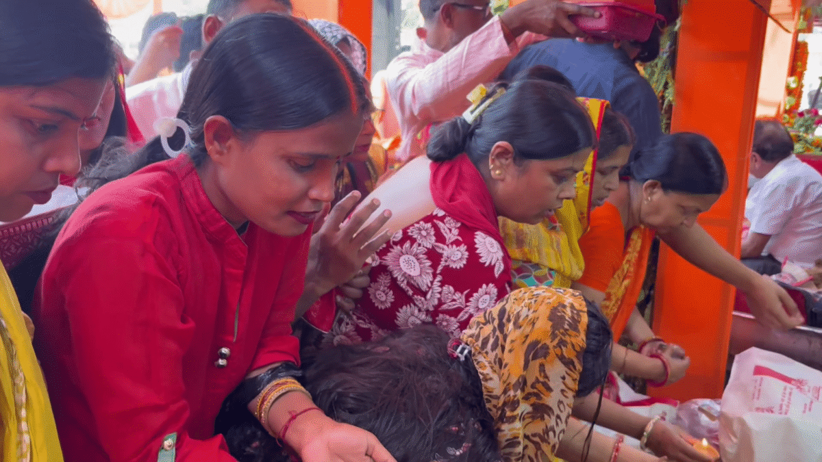 रामनवमी पर मुजफ्फरपुर के बाला जी संकट मोचन हनुमान मंदिर में उमड़ी भीड़, एक लड्डू-सिंदूर चढ़ाने से दूर होते हैं संकट 2 रामनवमी पर मुजफ्फरपुर के बाला जी संकट मोचन हनुमान मंदिर में उमड़ी भीड़, एक लड्डू-सिंदूर चढ़ाने से दूर होते हैं संकट