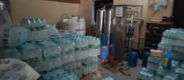 पटियाला हाउस कोर्ट के आदेश पर कैमूर में बड़ी कार्रवाई, नकली पैकेज्ड वाटर फैक्ट्री सील 2 पटियाला हाउस कोर्ट के आदेश पर कैमूर में बड़ी कार्रवाई, नकली पैकेज्ड वाटर फैक्ट्री सील