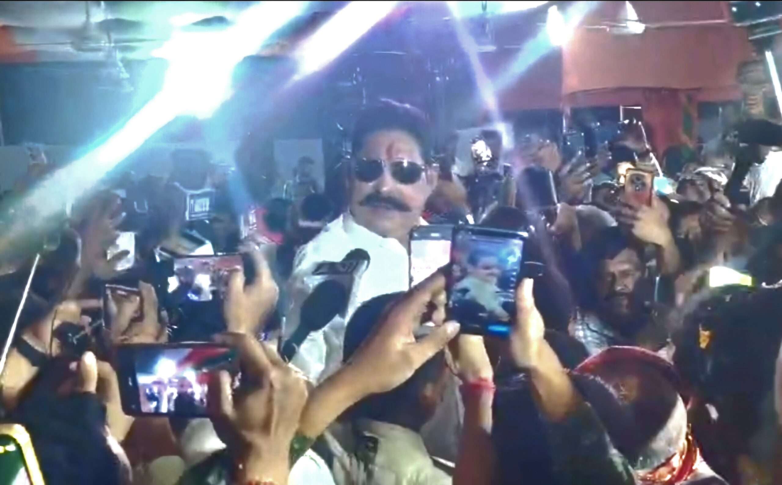 बेऊर जेल से बाहर आए ‘छोटे सरकार’! मोकामा में जश्न, पटना में ‘महाभोज’; बाहुबली अनंत सिंह की रिहाई से बिहार की सियासत में ‘भूचाल’