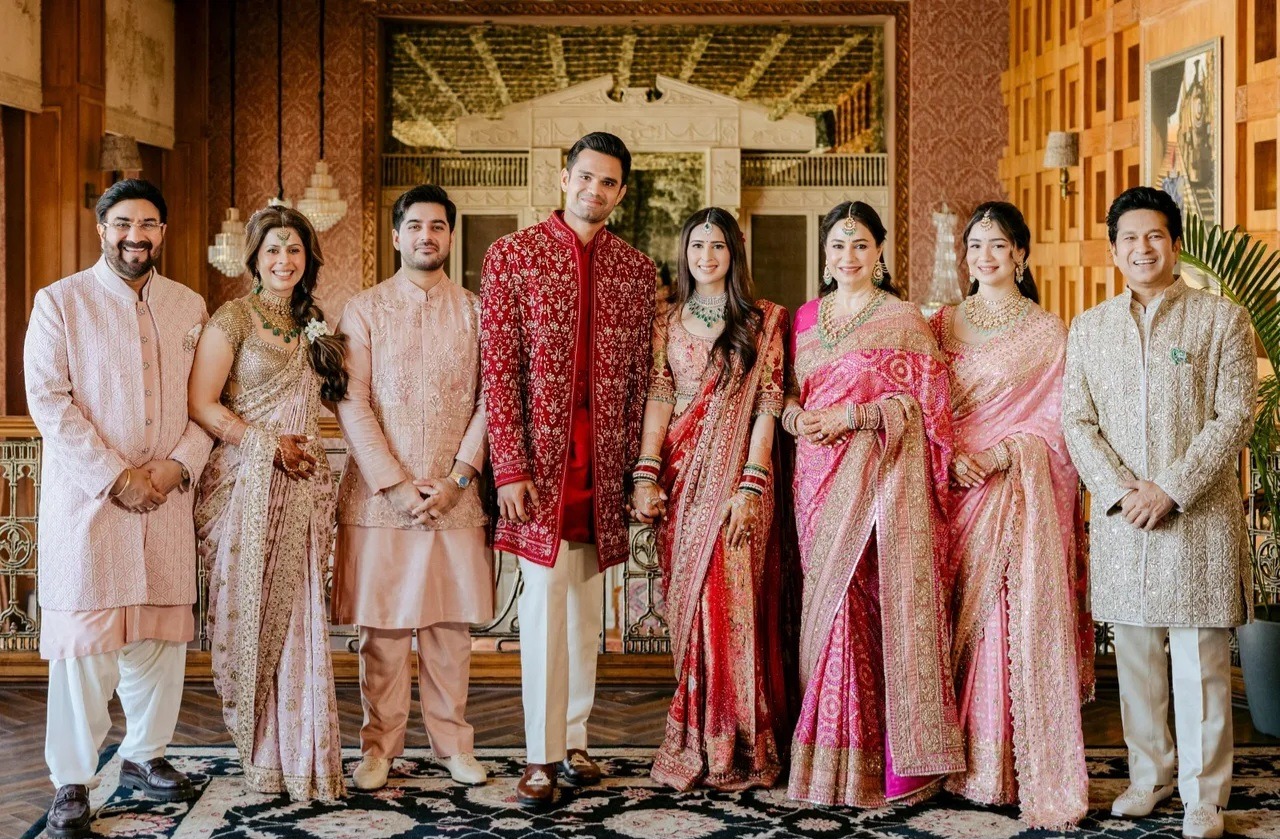 सानिया के हुए अर्जुन! मुंबई में सचिन के लाडले की शाही शादी; अंबानी से लेकर बच्चन और शाहरुख तक… दिग्गजों का लगा जमावड़ा