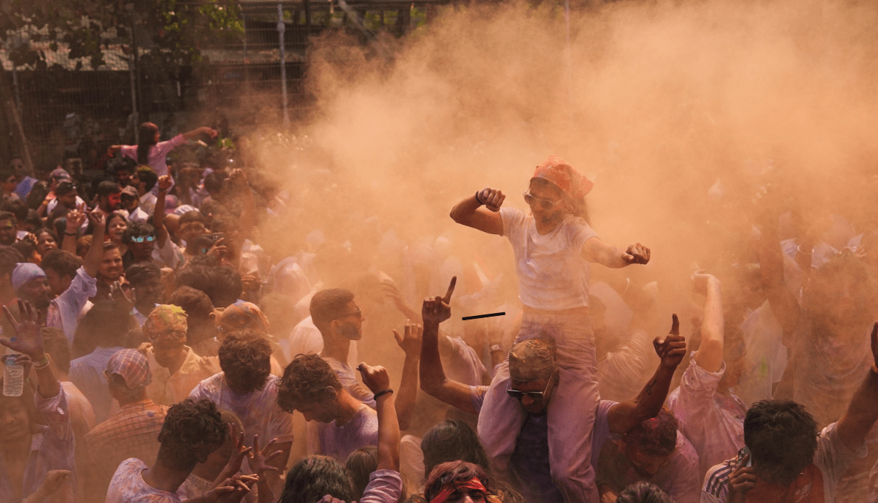 होली के गीतों के बीच ‘हर्ष फायरिंग’ का खूनी खेल! औरंगाबाद में 1 की मौत, 1 गंभीर; खुशियां मातम में बदली