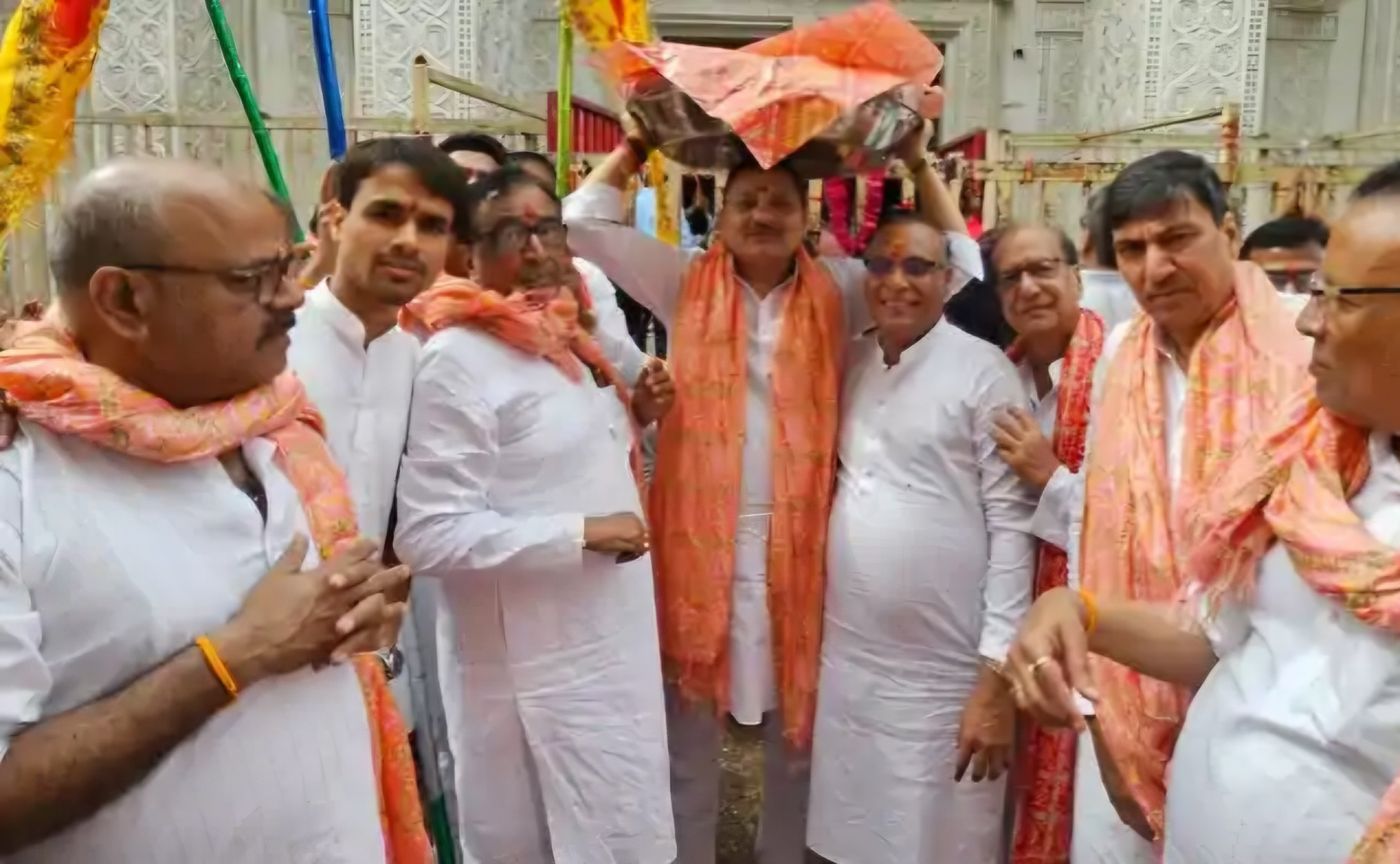 नीतीश कुमार के राज्यसभा जाने पर जदयू नेता ने किया विशेष पूजन, मेहंदीपुर बालाजी मंदिर में चढ़ाया चोला