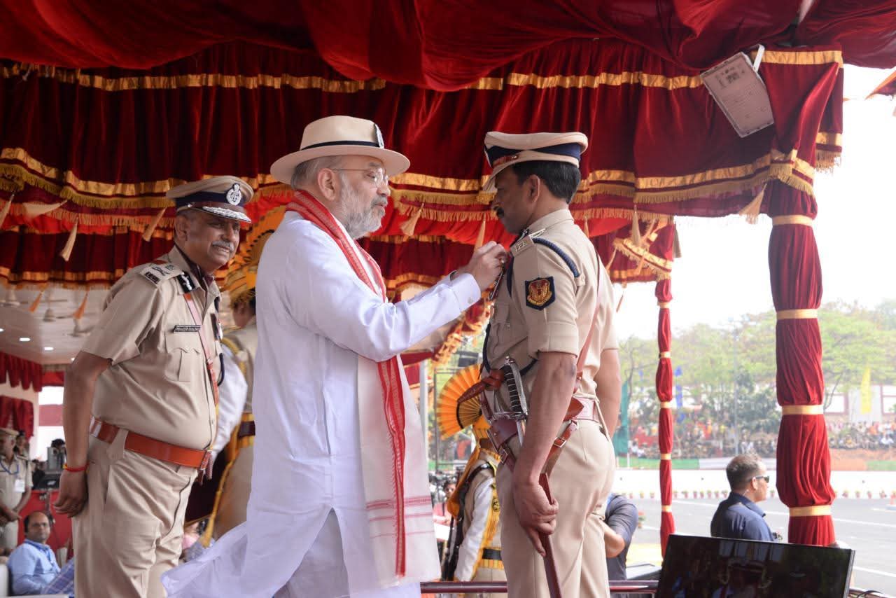 बिहार के ‘बाहुबली’ IPS को दिल्ली का सलाम! अमित शाह ने बाबू राम को पहनाया वीरता का पदक; औरंगाबाद के जंगलों में नक्सलियों के छुड़ाए थे छक्के