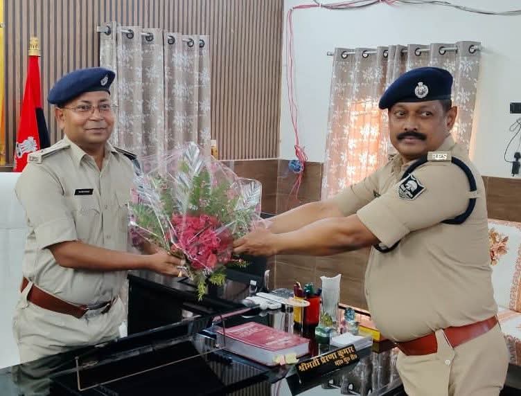 नवगछिया पुलिस के नए ‘कप्तान’ बने राजेश कुमार! गार्ड ऑफ ऑनर के साथ संभाली कमान; बोले— “क्राइम पैटर्न को डिकोड कर ठोकेंगे लगाम”