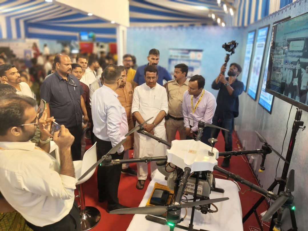 गांधी मैदान में ‘रोबोट’ और AI का जलवा! मंत्री संजय सिंह टाइगर ने किया स्किल डेवलपमेंट स्टॉल का आगाज़; बिहार के युवाओं के लिए खुले ‘आत्मनिर्भर’ रोजगार के द्वार