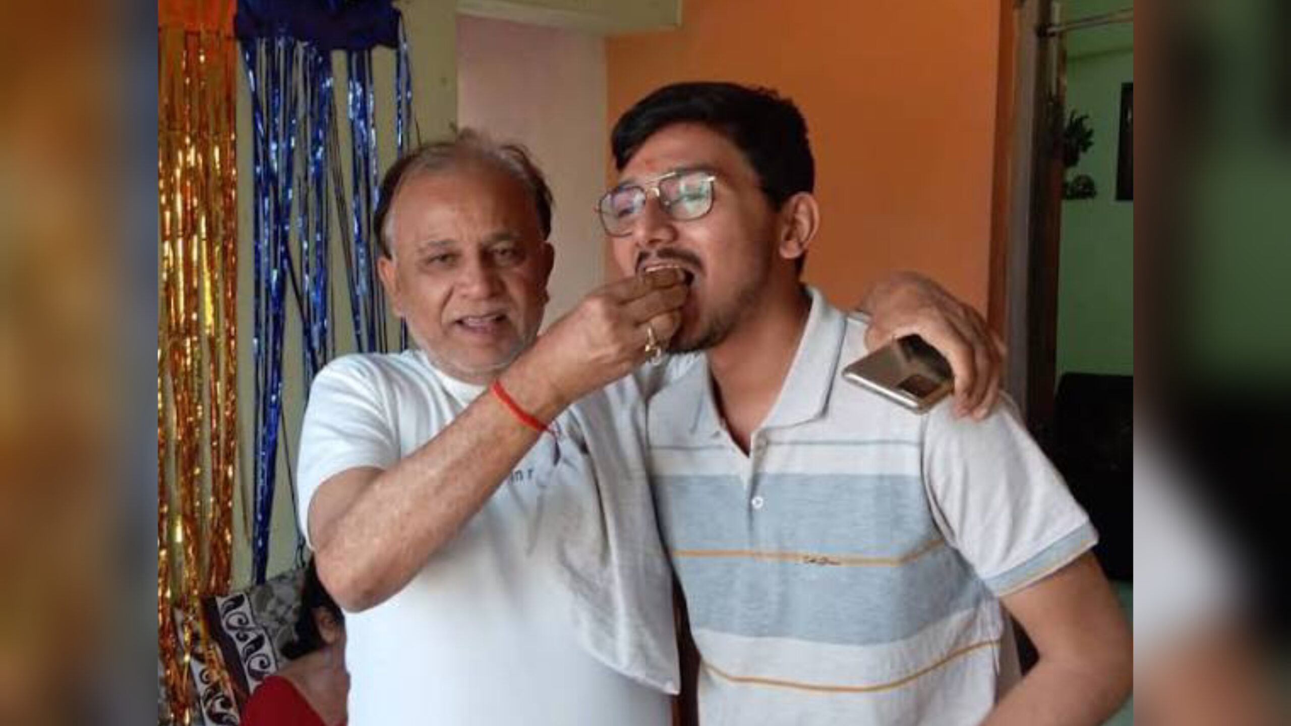 वैशाली के उज्जवल प्रियांक ने यूपीएससी में हासिल की 10वीं रैंक, जिलाधिकारी ने किया सम्मानित