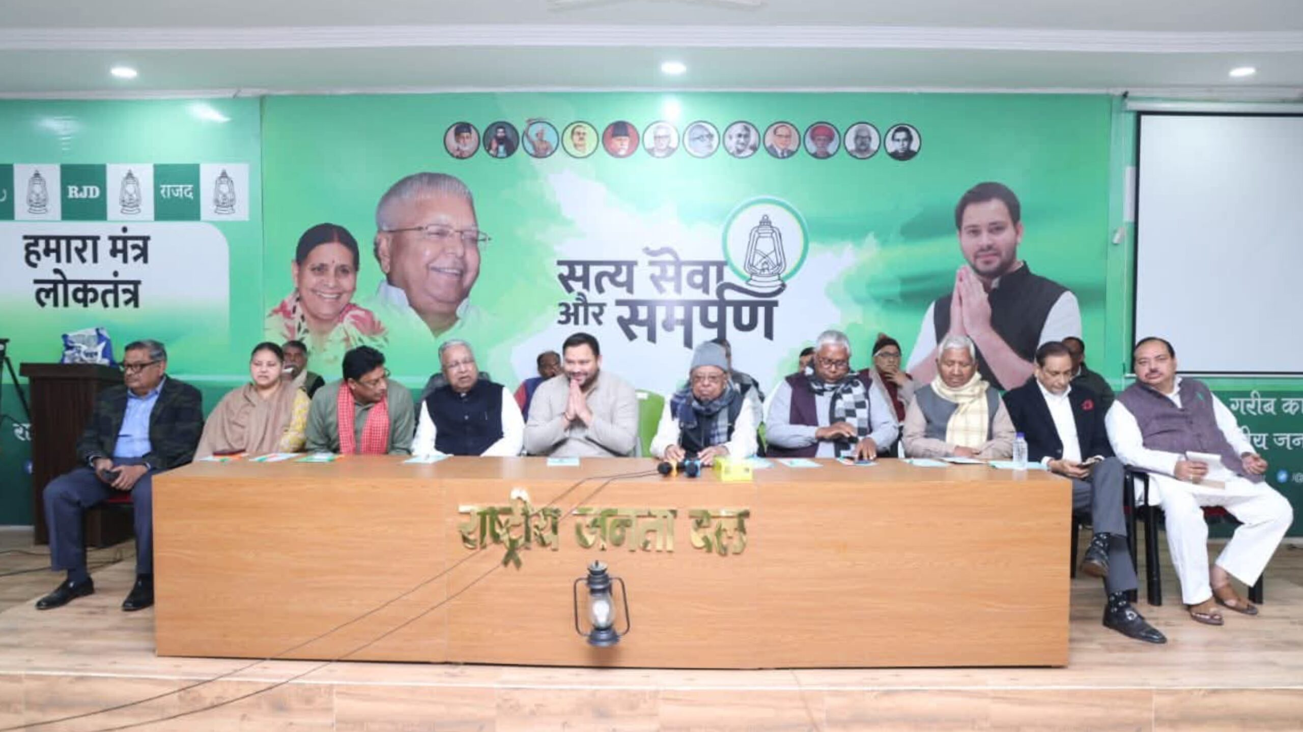 बिहार में सियासी हलचल तेज: तेजस्वी यादव ने विधायकों की बुलाई बैठक, राज्यसभा चुनाव पर मंथन