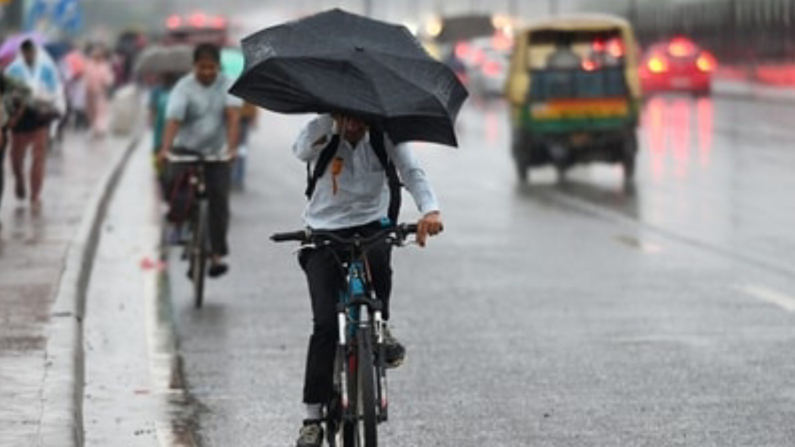 बिहार में मौसम का उतार-चढ़ाव जारी, 20 जिलों में आंधी-बारिश का येलो अलर्ट