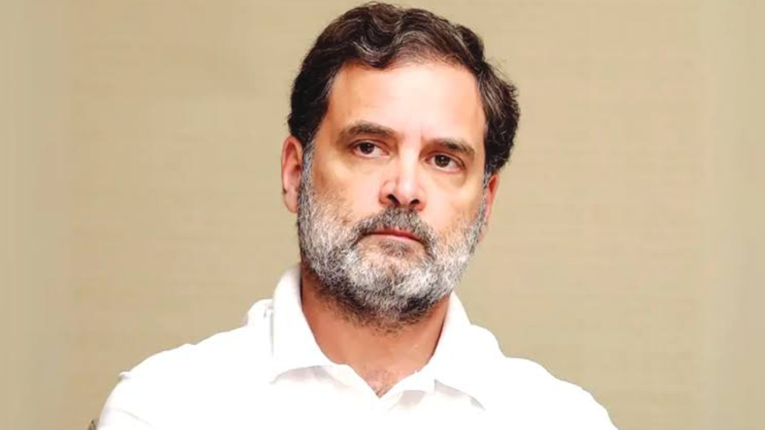 संसद की गरिमा पर 204 पूर्व अधिकारियों की चिंता, राहुल गांधी के व्यवहार पर उठाए सवाल