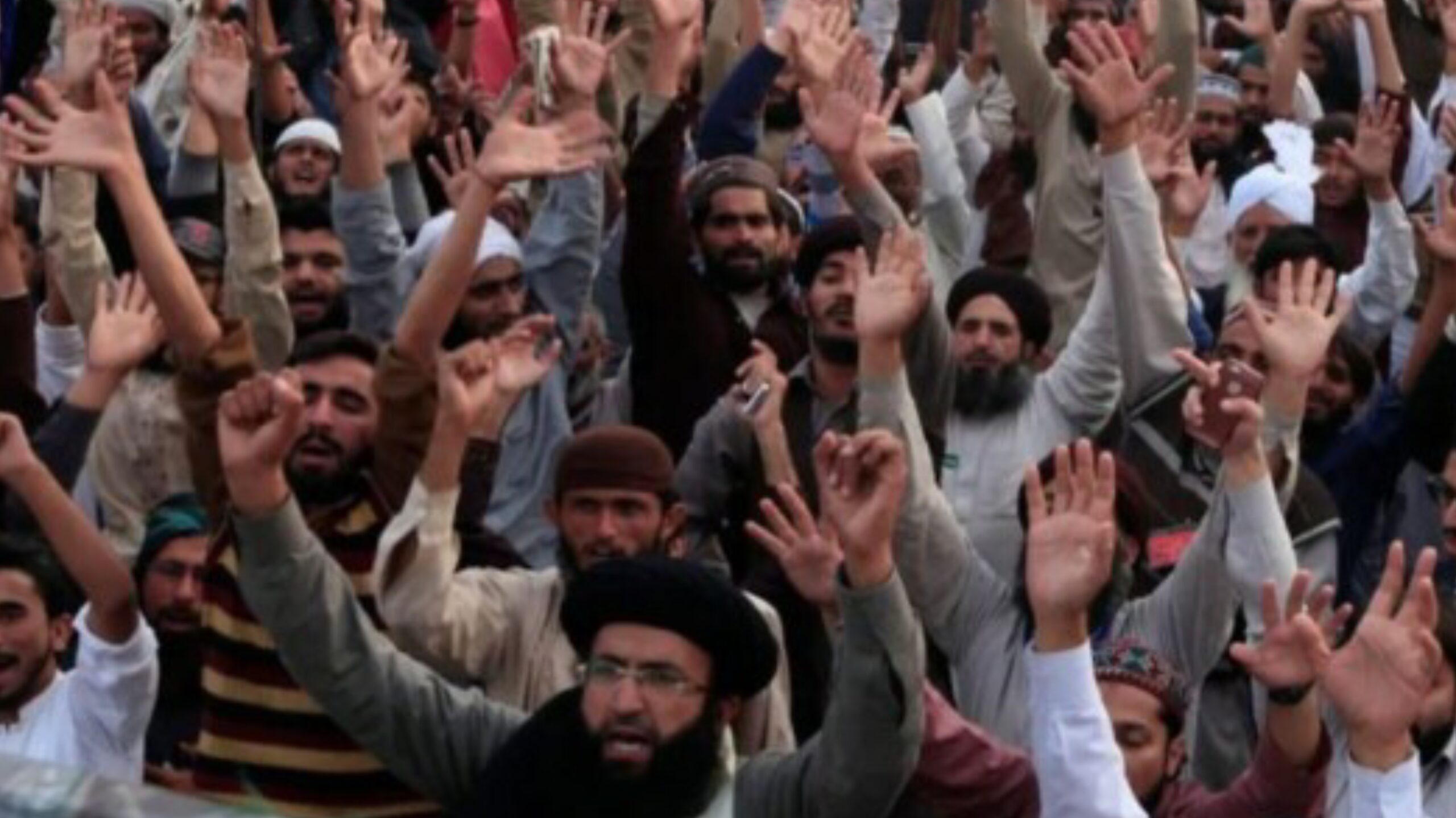 मिडिल ईस्ट युद्ध का असर: पाकिस्तान में शिया-सुन्नी तनाव बढ़ा, आर्मी चीफ के बयान से विवाद