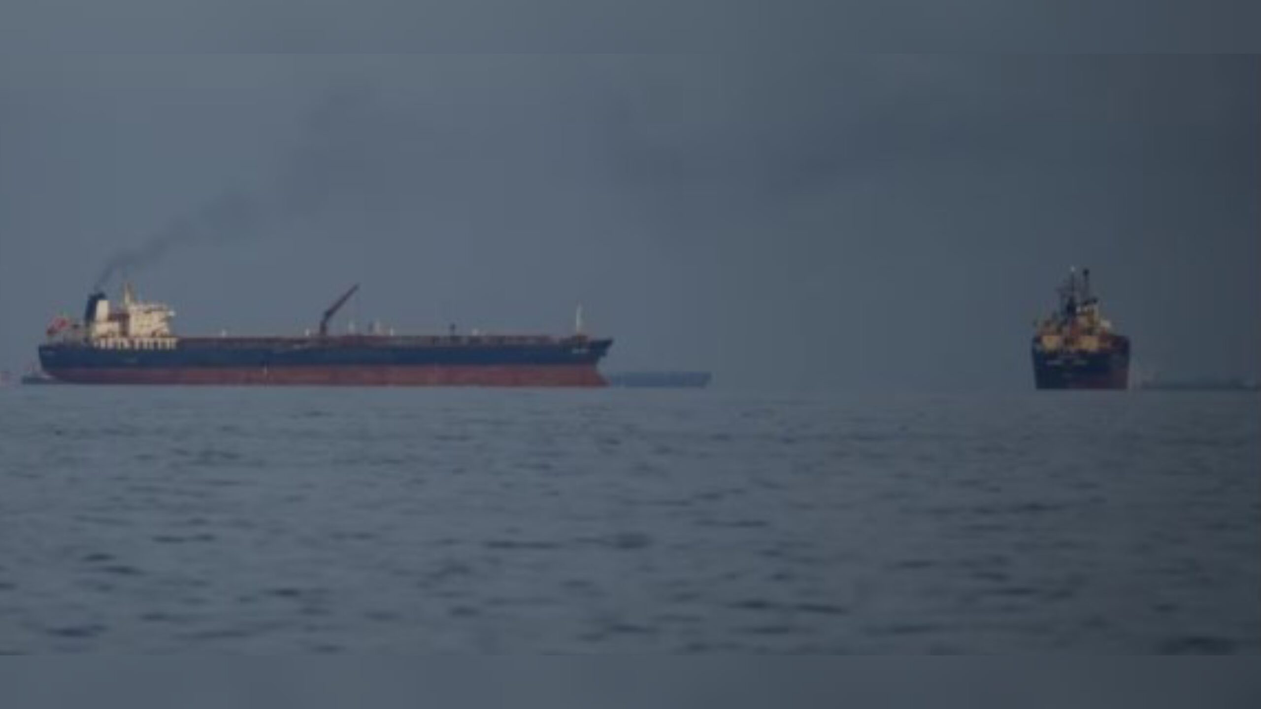 होर्मुज जलडमरूमध्य पर बढ़ता तनाव: ईरान के प्रस्तावित ट्रांजिट शुल्क पर उठे सवाल