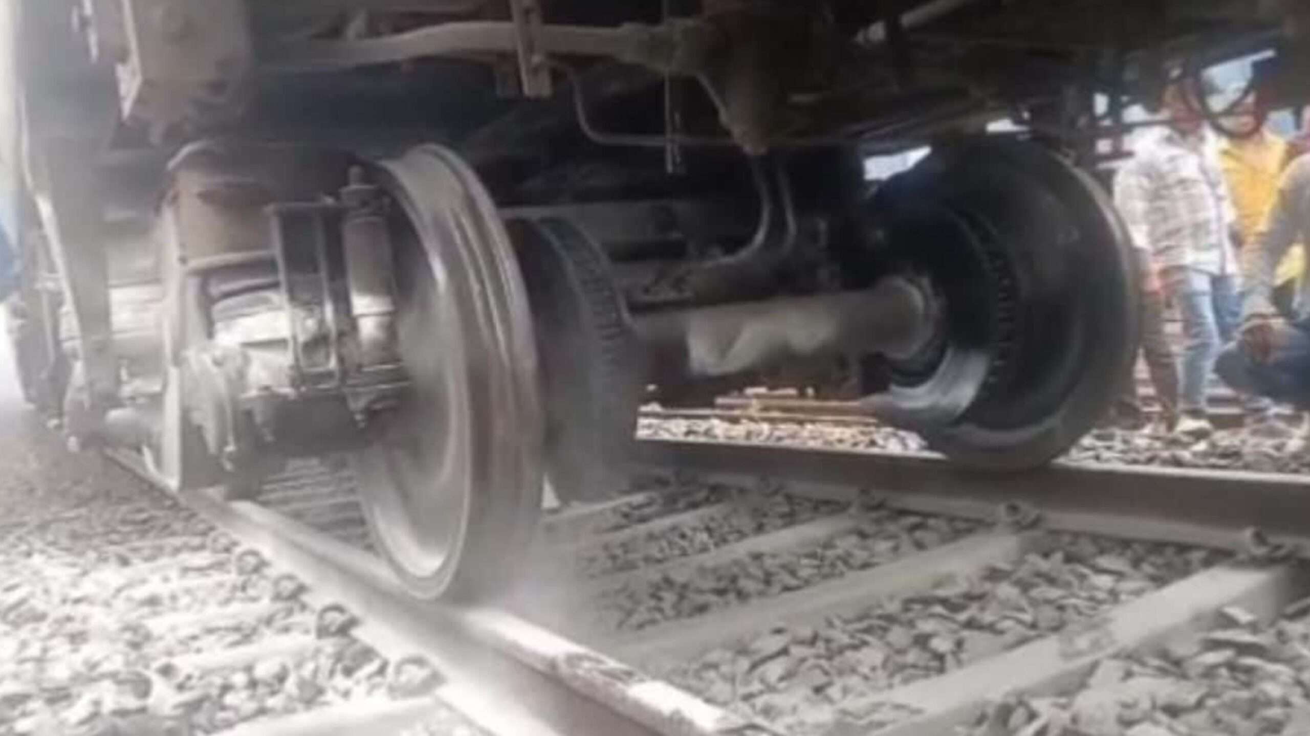 गया में जनशताब्दी एक्सप्रेस के पहिए से निकली चिंगारी, सूझबूझ से टला बड़ा हादसा