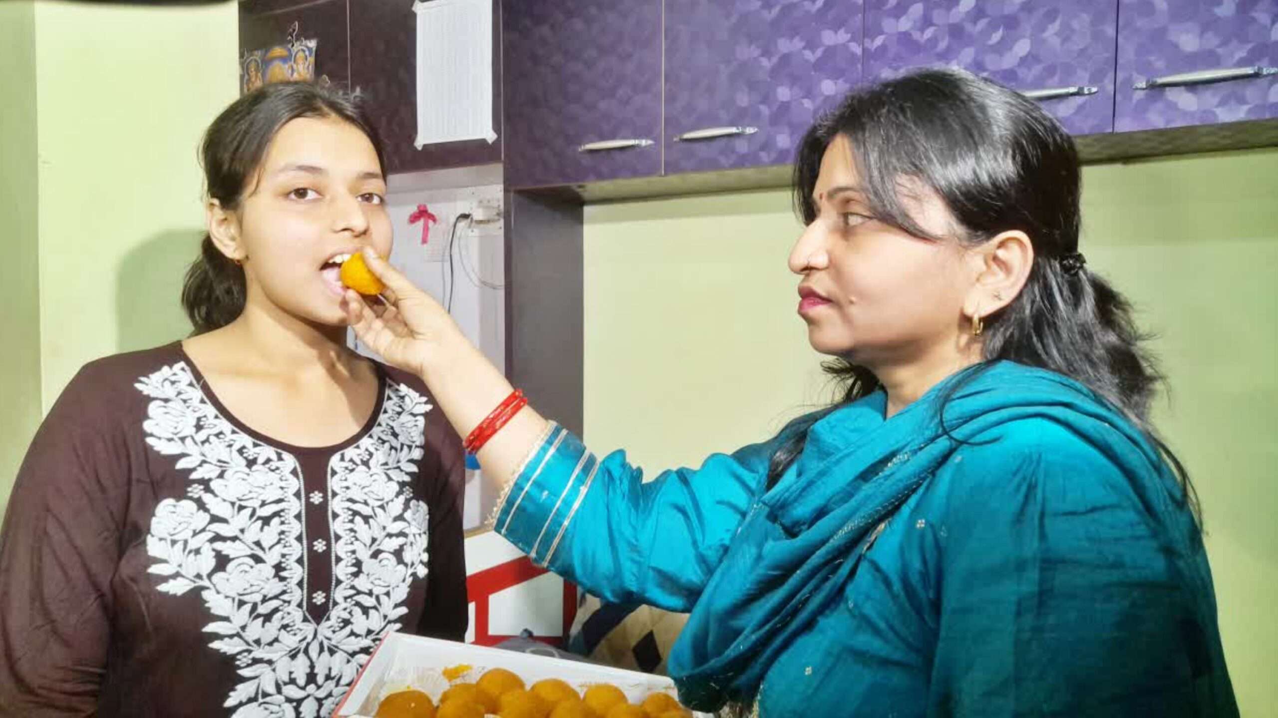 “मेहनत और सपनों की जीत: अदिति कुमारी बनी बिहार बोर्ड इंटर 2026 की टॉपर, मां-बाप के चेहरे पर खुशी के आँसू”