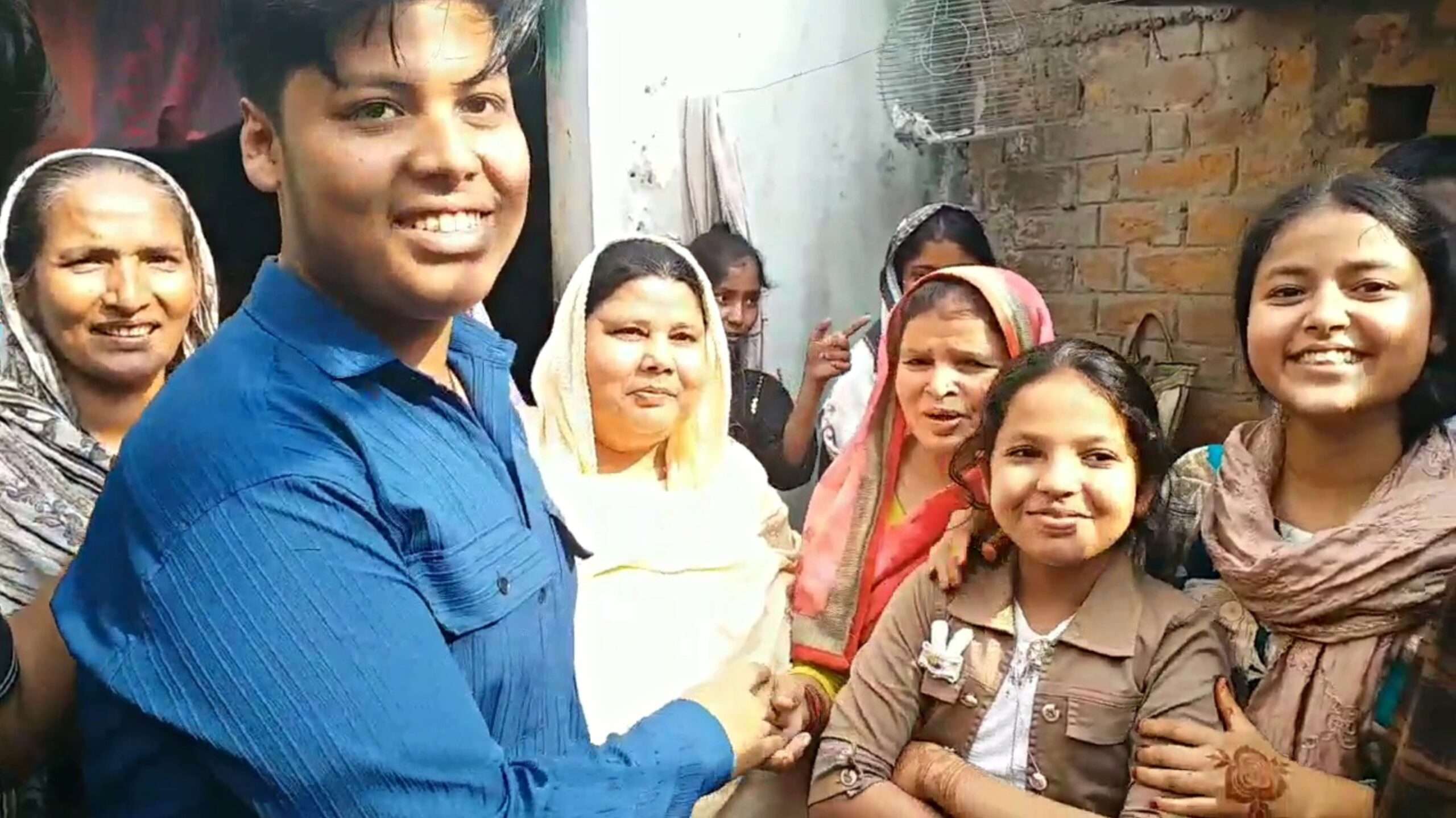 “फुटपाथ पर घड़ी बनाने वाले पिता के बेटे ने बिहार इंटर आर्ट्स में बनाई सेकंड टॉप की कहानी”