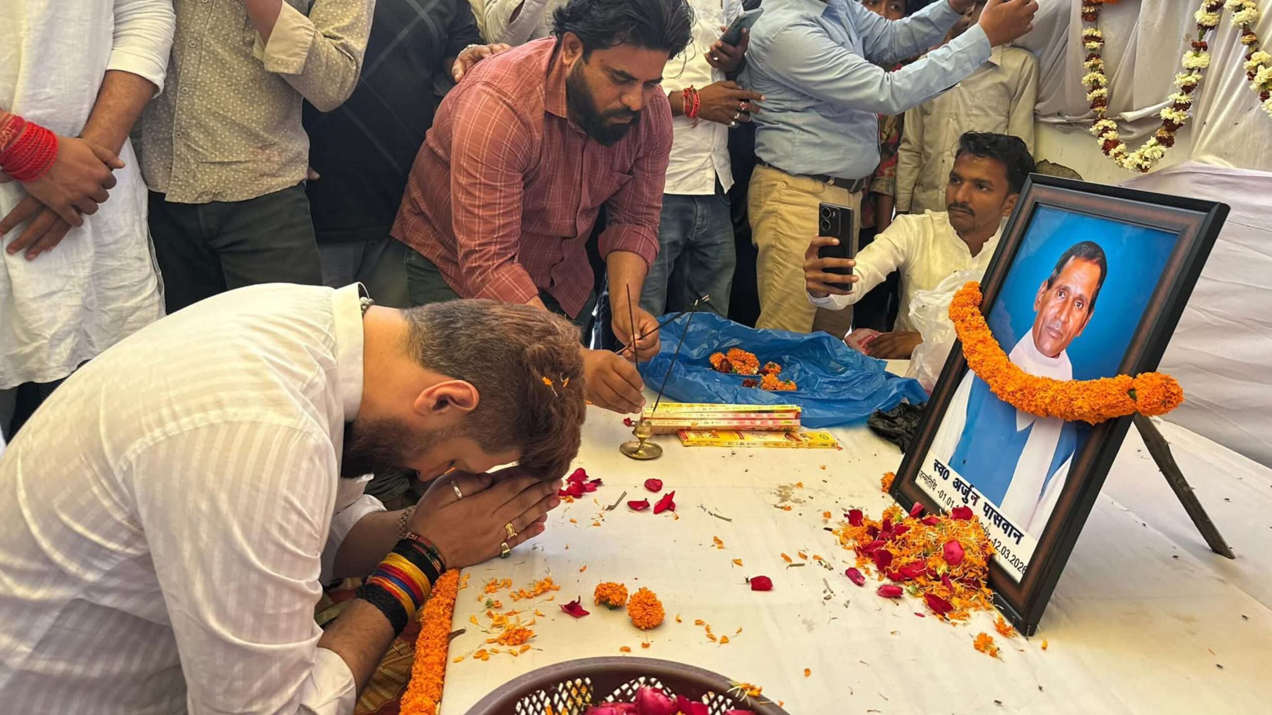 केंद्रीय मंत्री चिराग पासवान ने खगड़िया में दिवंगत चाचा अर्जुन पासवान को दी भावभीनी श्रद्धांजलि
