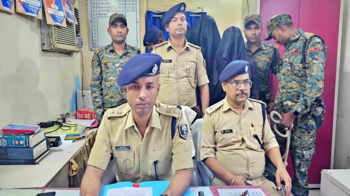 रोहतास में बाइक चोर गिरोह का भंडाफोड़, सरगना समेत 3 गिरफ्तार, 10 बाइक बरामद