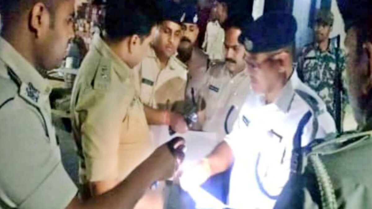 सिवान में एक रात में तीन अलग-अलग थानों में गोलीबारी, एक मौलाना समेत तीन घायल 1 सिवान में एक रात में तीन अलग-अलग थानों में गोलीबारी, एक मौलाना समेत तीन घायल