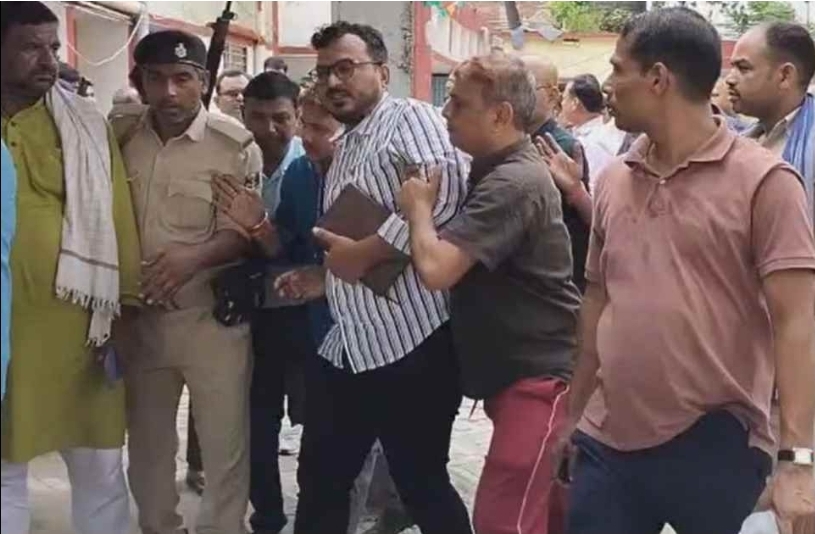 दो लाख रिश्वत लेते पकड़े गए सीओ पर सरकार सख्त: राजीव कुमार को दोबारा किया गया निलंबित 1 दो लाख रिश्वत लेते पकड़े गए सीओ पर सरकार सख्त: राजीव कुमार को दोबारा किया गया निलंबित