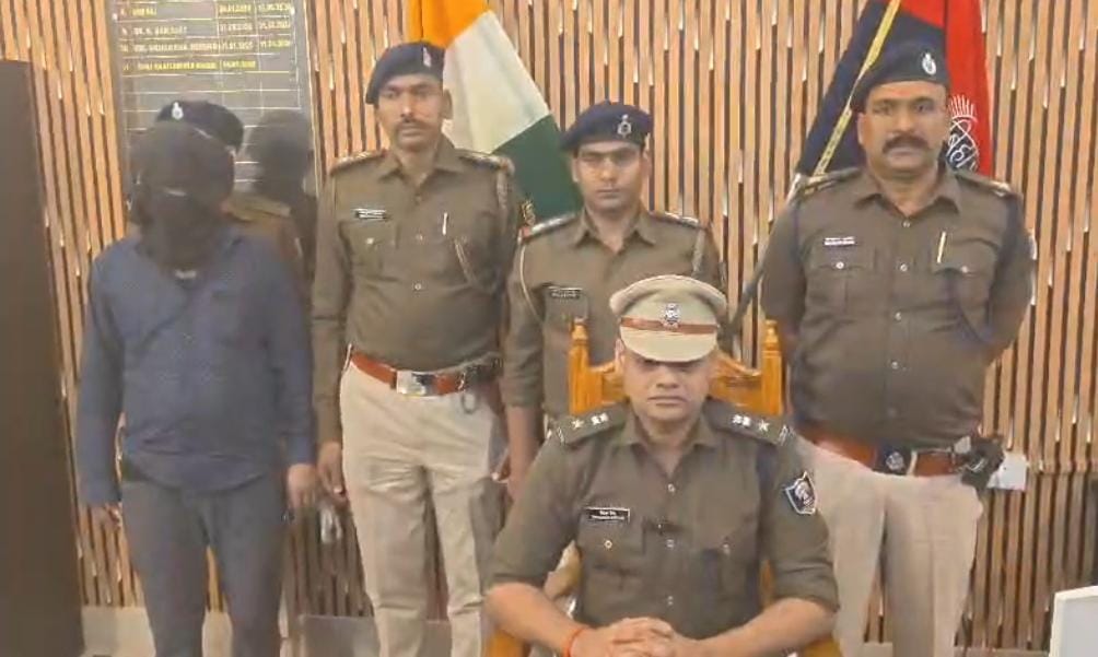 सुल्तानगंज में 'नशा' के सौदागरों पर बड़ी स्ट्राइक: 5 ग्राम स्मैक और 6 मोटरसाइकिलों के साथ तस्कर गिरफ्तार; डिजिटल तराजू से तौलता था 'मौत' का सामान
