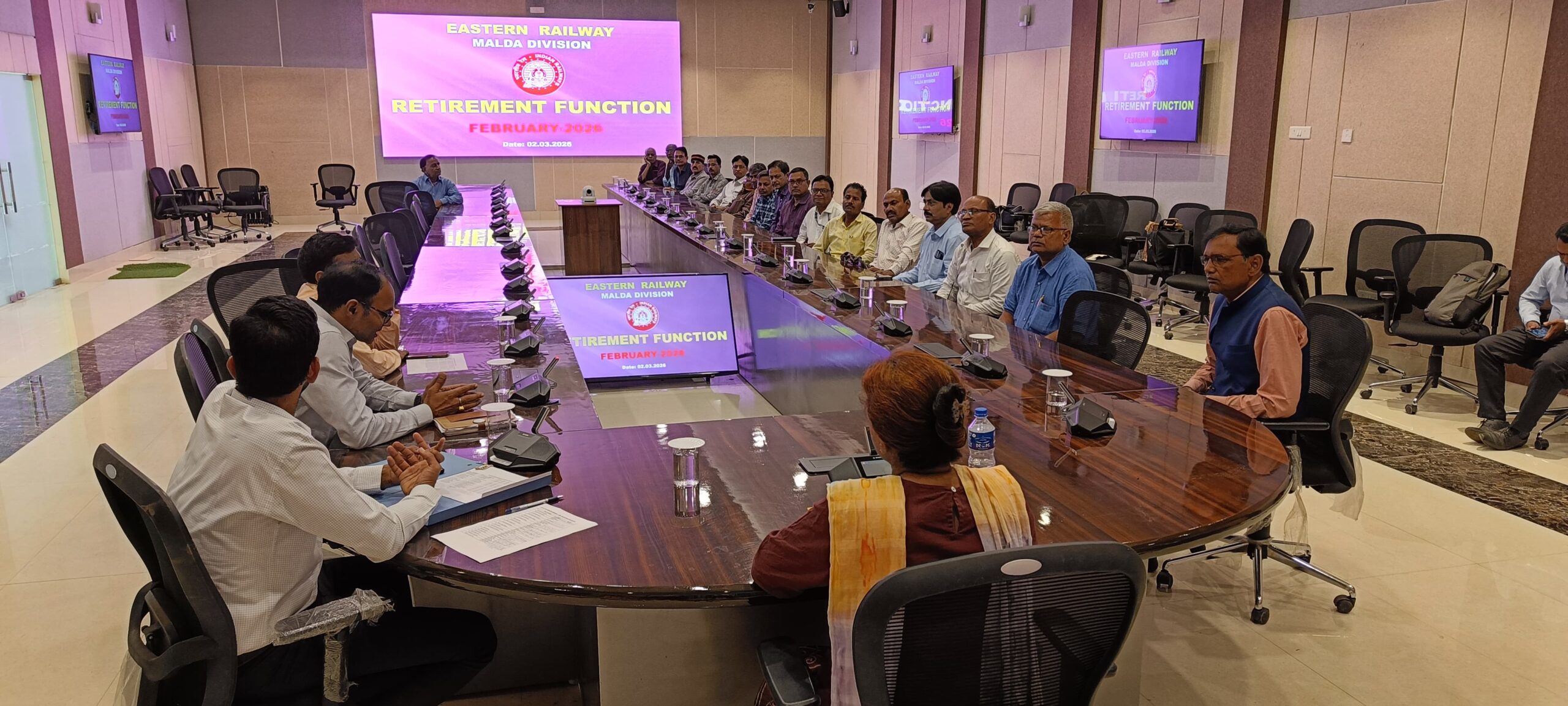 “यादों के साथ विदाई…” मालदा मंडल के 22 रेलकर्मियों की लंबी सेवा को सलाम; भावुक क्षणों के बीच मिला सम्मान