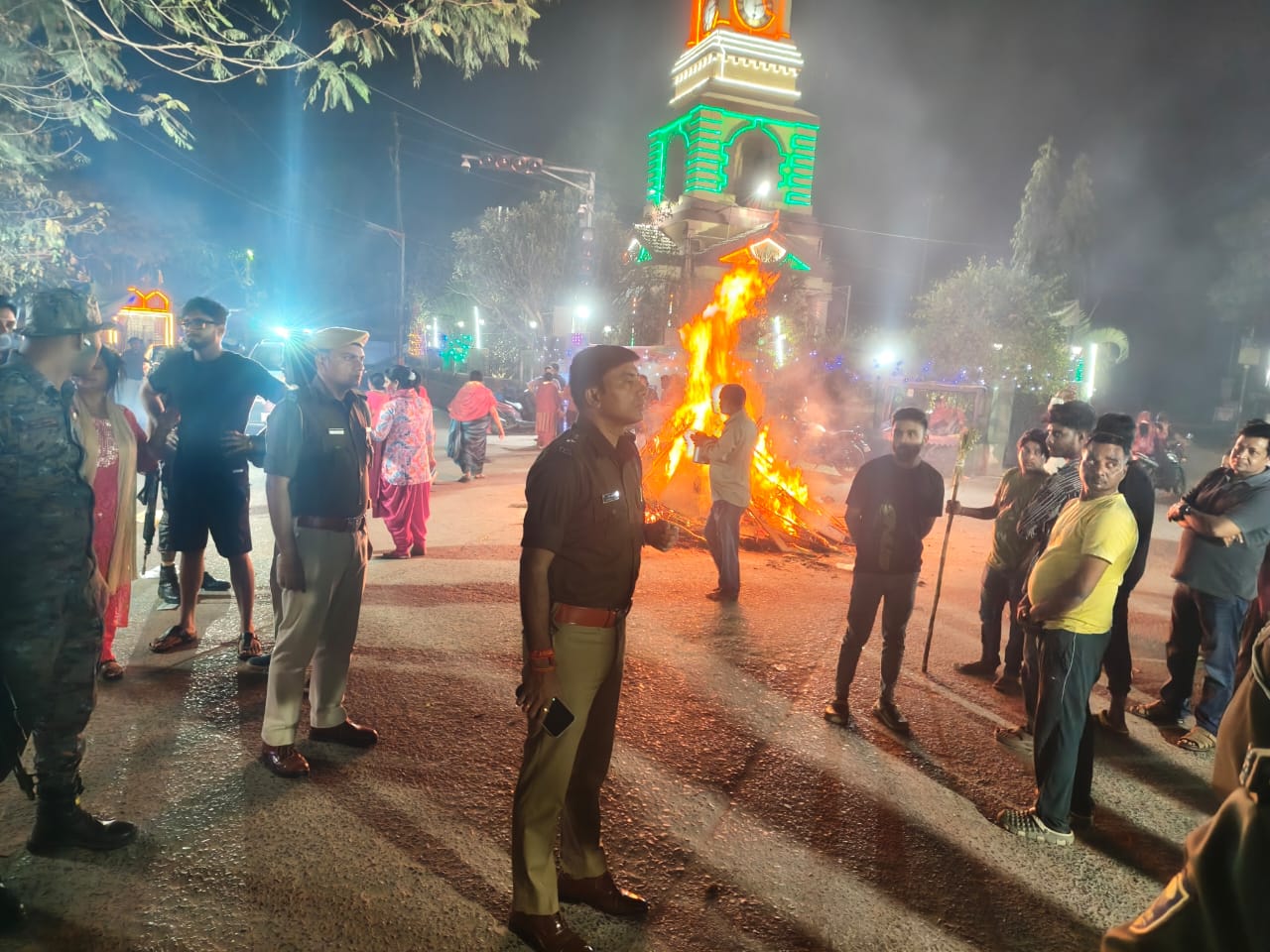 भागलपुर में धधकी ‘होलिका की अग्नि’, लेकिन आज नहीं मनेगी होली! जानें चंद्र ग्रहण का साया और बुधवार का शुभ मुहूर्त