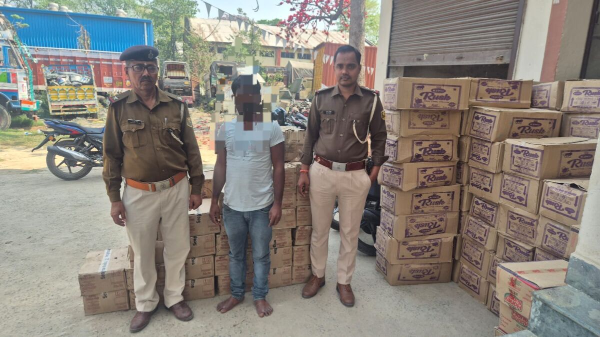 बिस्किट की आड़ में 'जाम' की तस्करी! होली से पहले NH-27 पर 744 लीटर विदेशी शराब जब्त, एक गिरफ्तार 1 बिस्किट की आड़ में 'जाम' की तस्करी! होली से पहले NH-27 पर 744 लीटर विदेशी शराब जब्त, एक गिरफ्तार