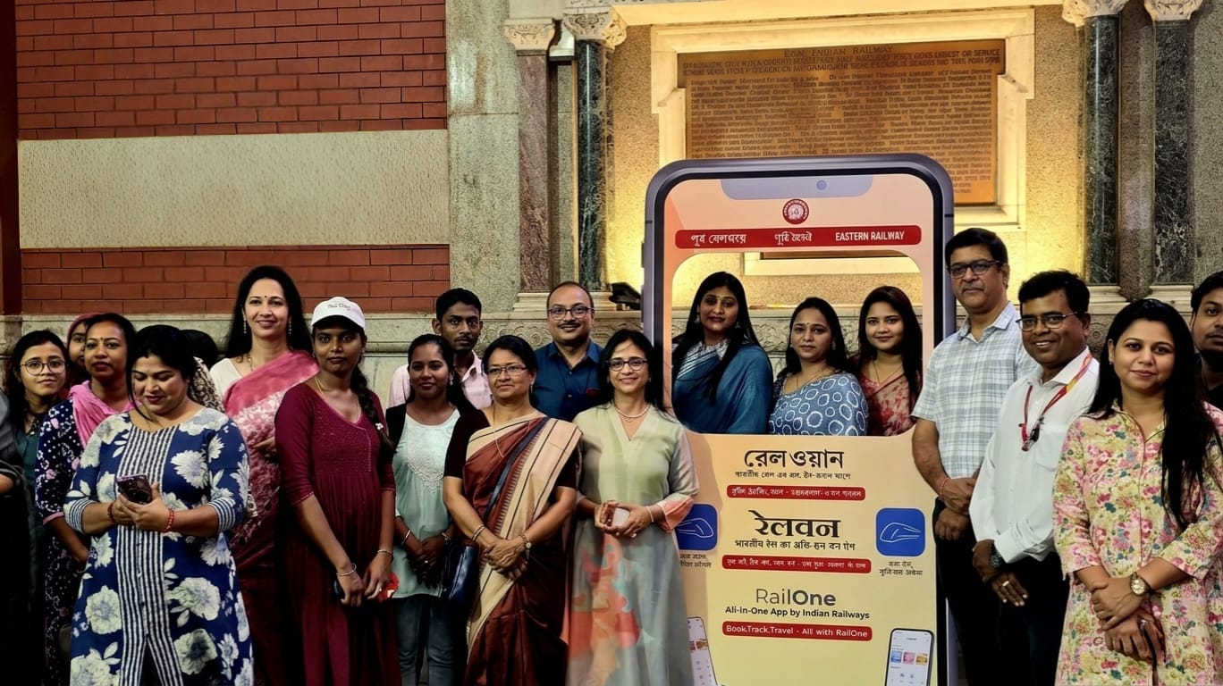 ER RailOne App: अब ‘ऐप-ऐप’ खेलना बंद! रेलवे का नया सुपर ऐप ‘RailOne’ मचा रहा धूम; टिकट से लेकर खाने तक सब एक जगह, पूर्व रेलवे का बड़ा अभियान