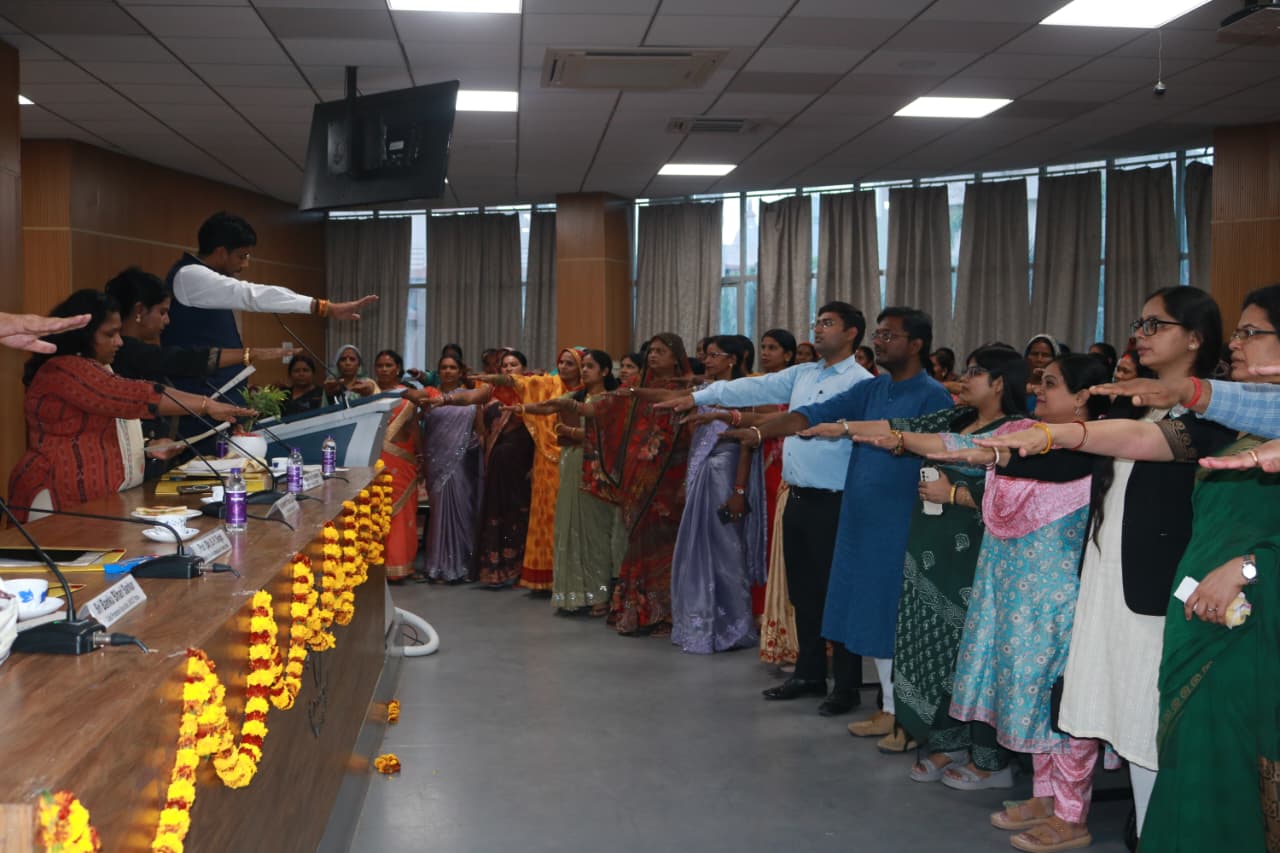 ग्रामीण महिलाओं की आवाज़ को मिला 'डिजिटल' मंच! पटना में 'दीदी की आवाज़ केंद्र' का उद्घाटन; अब एक कॉल पर दर्ज होगी शिकायत और मिलेगा समाधान