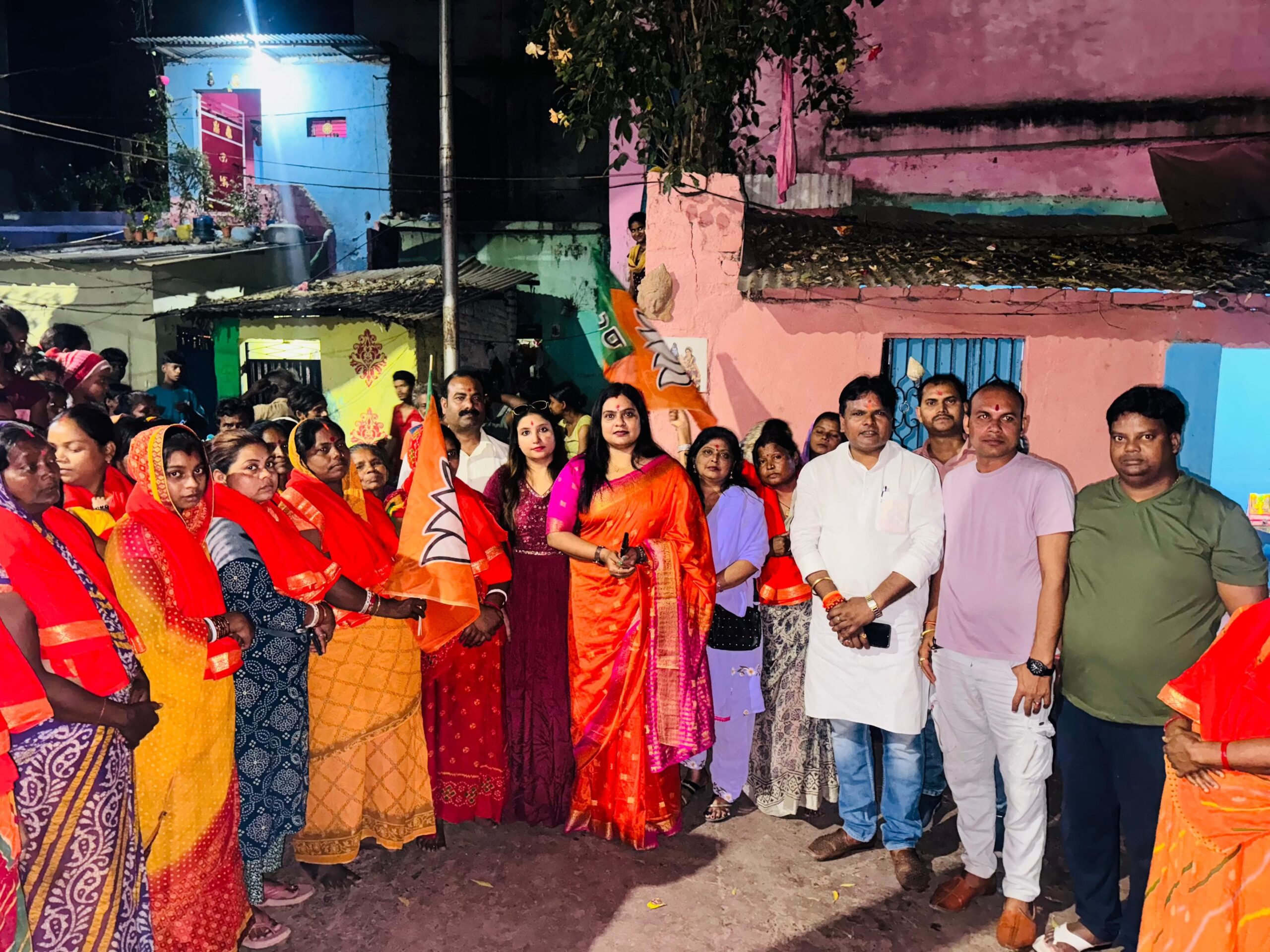 भाजपा का ‘नारी शक्ति’ वंदन! अंतिम पायदान की महिला सफाई कर्मियों का सम्मान; मनीष दास के नेतृत्व में साड़ी वितरण और ‘मोदी गारंटी’ की चर्चा