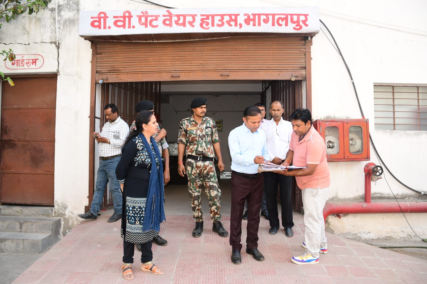 भागलपुर में EVM और VVPAT की ‘किलेबंदी’ सख्त! DM डॉ. नवल किशोर चौधरी ने किया वेयरहाउस का त्रैमासिक निरीक्षण; सुरक्षा का लिया जायजा