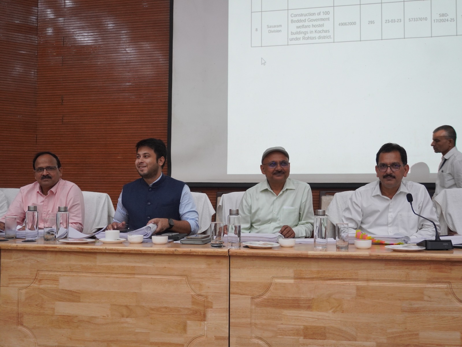 बिहार में ‘इंफ्रास्ट्रक्चर’ की महा-क्रांति! 560 पंचायत भवन तैयार, 250 ब्लॉक ऑफिसों पर काम शुरू; धांधली रोकने को 10 ‘उड़नदस्ते’ तैनात