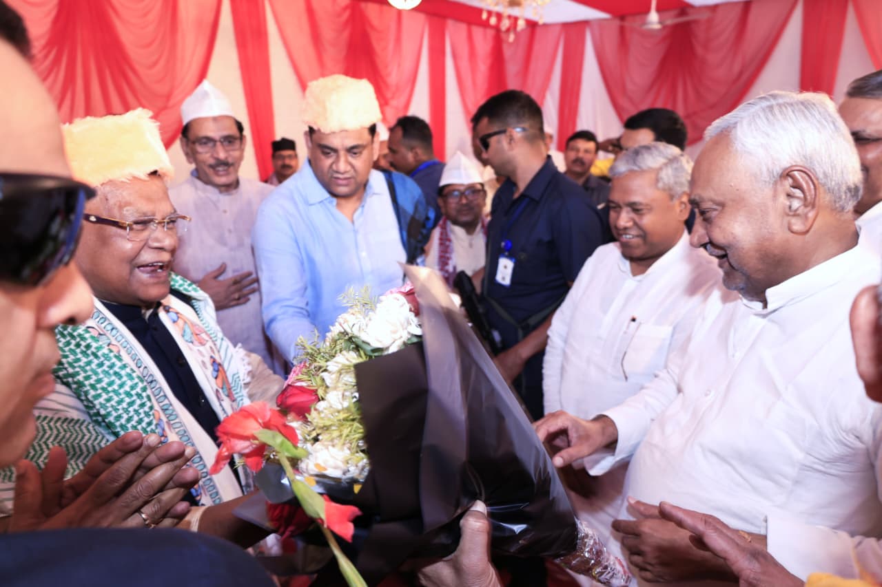 पटना में ‘इफ्तार’ की सियासत! मांझी के घर पहुंचे नीतीश; अमन-चैन के लिए उठे हजारों हाथ, दिग्गजों का लगा जमावड़ा