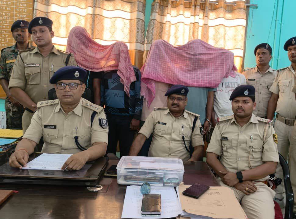 नालंदा के ‘साइबर हब’ पर खाकी का वज्र प्रहार! पेट्रोल पंप दिलाने के नाम पर ‘ठगी का खेल’; 5 शातिर गिरफ्तार, 89 पन्नों की ‘हिट लिस्ट’ बरामद