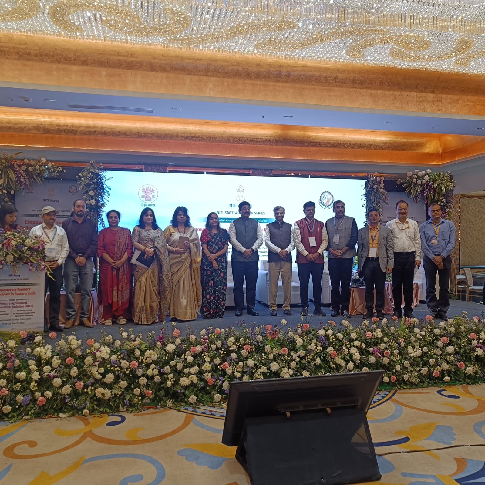 पटना में नीति आयोग का ‘महामंथन’ संपन्न! अब ‘बैंक’ नहीं, ‘वन-स्टॉप शॉप’ बनेंगे पैक्स (PACS); 10 राज्यों के सफल मॉडलों से बदलेगी बिहार के गांवों की सूरत