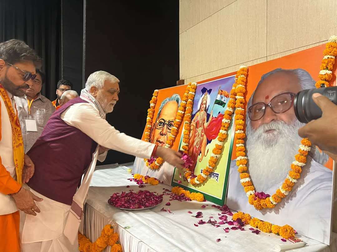 ‘आपातकाल’ का काला सच पढ़ाया जाए! दिल्ली में गूँजी लोकतंत्र सेनानियों की हुंकार; अश्विनी चौबे बोले— “वंशवाद बचाने के लिए लोकतंत्र की आत्मा को कुचला गया”