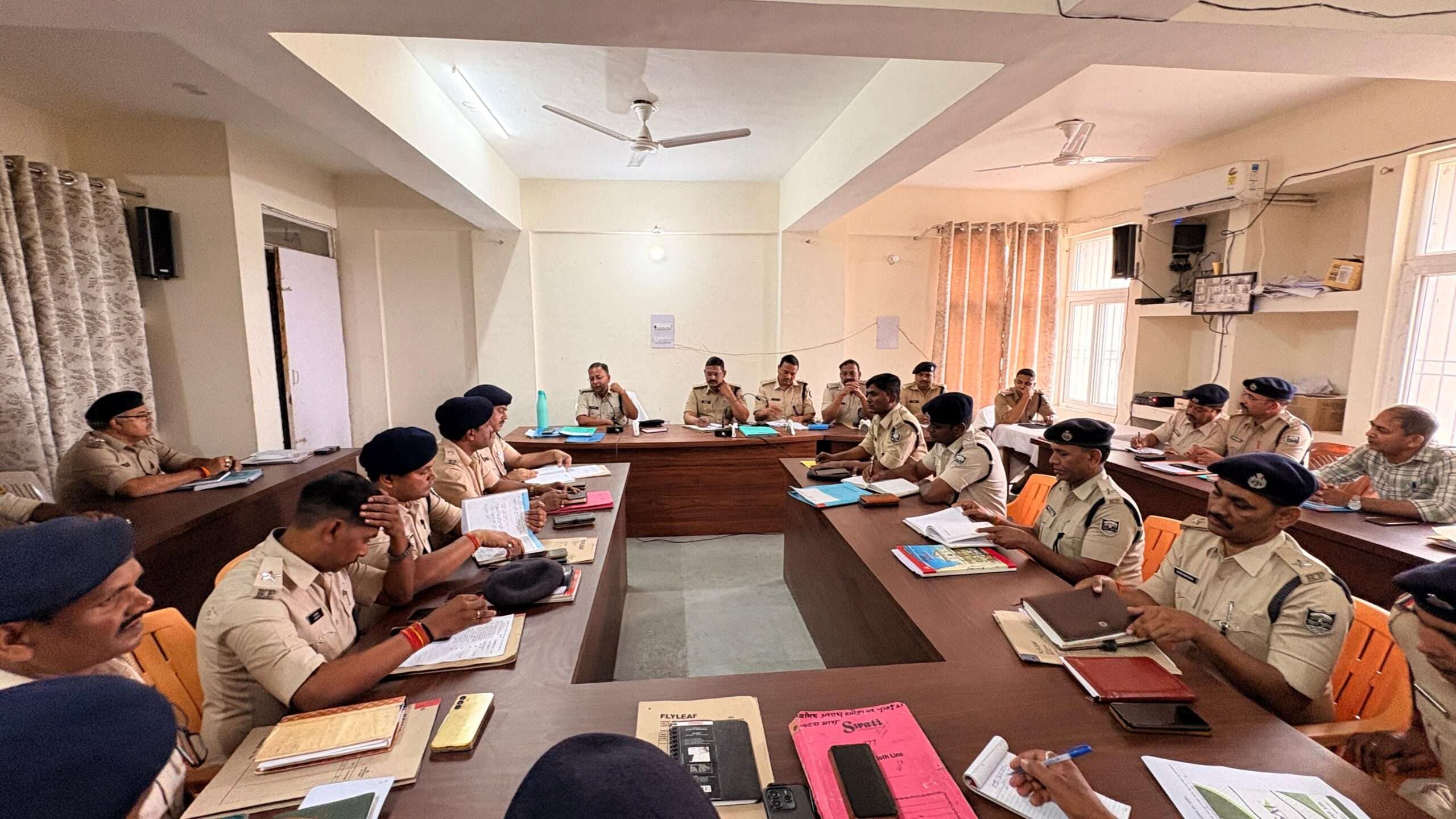 नवगछिया में ‘रामनवमी’ पर सुरक्षा का महा-प्लान! SP की मैराथन बैठक; दियारा में फसल कटाई और शराब तस्करों पर ‘स्पेशल स्ट्राइक’ के निर्देश