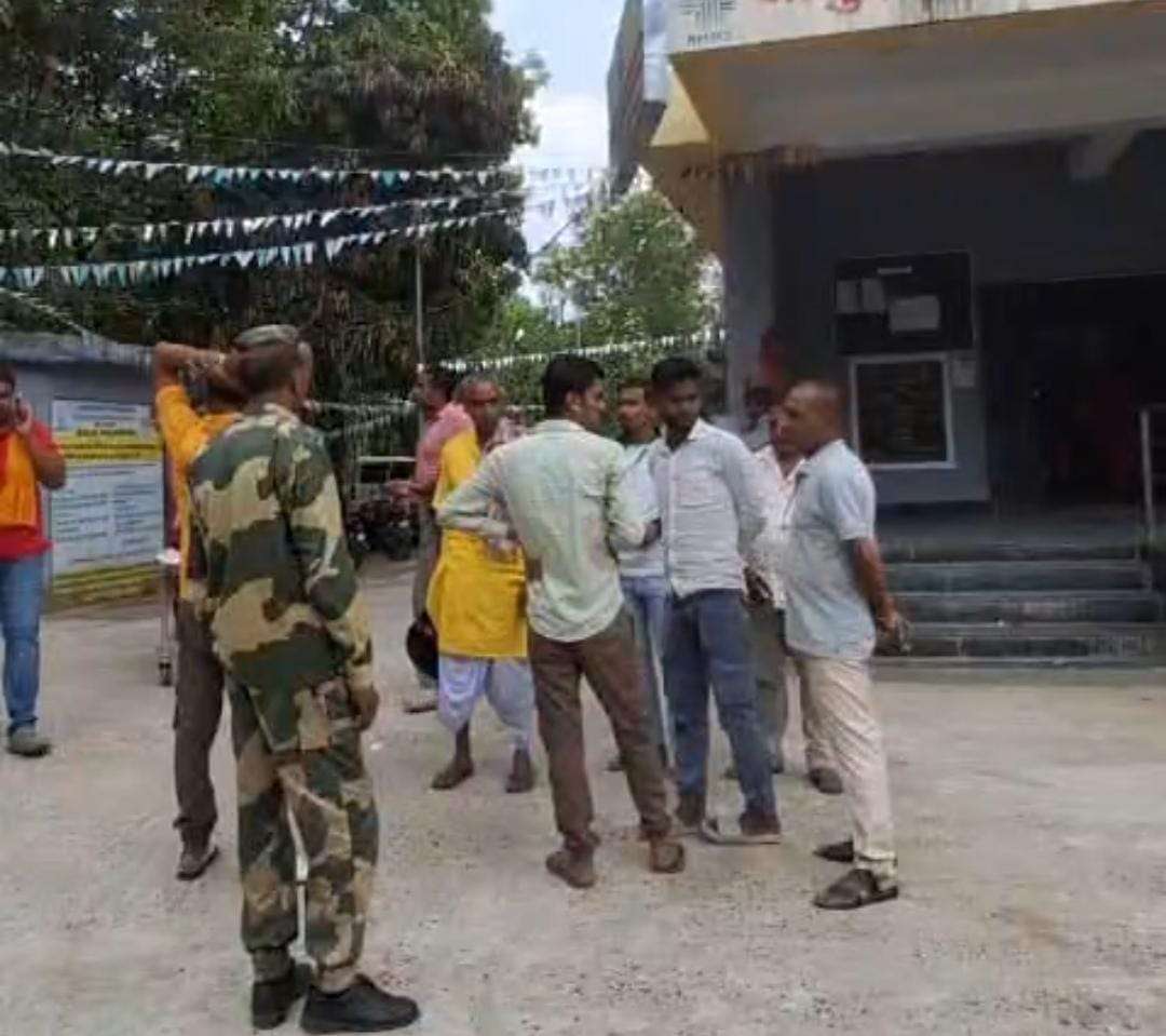 भागलपुर में NH-31 पर ‘मौत’ की रफ्तार! गलत दिशा से आए ट्रैक्टर ने ई-रिक्शा के उड़ाए परखच्चे; तीन लोग गंभीर, स्थानीय ‘देवदूतों’ ने बचाई जान