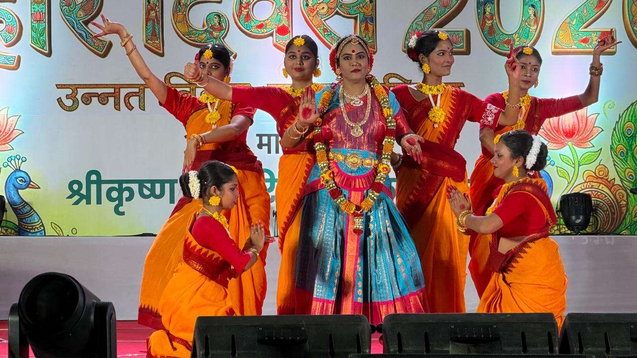 बिहार दिवस के मंच पर गूंजी ‘शक्ति’ और ‘देशभक्ति’ की थाप! ACS डॉ. एन विजयलक्ष्मी के भरतनाट्यम ने बांधा समां; श्रीकृष्ण मेमोरियल हॉल हुआ भक्तिमय