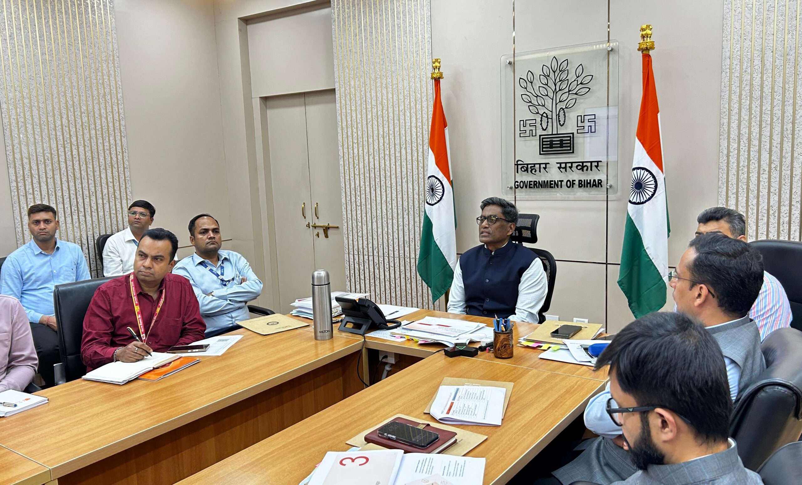 बिहार में ‘सोलर क्रांति’ का रोडमैप तैयार! मुख्य सचिव प्रत्यय अमृत की बैंकों को कड़ी चेतावनी— “पीएम सूर्य घर योजना में कागजों के नाम पर न करें परेशान”