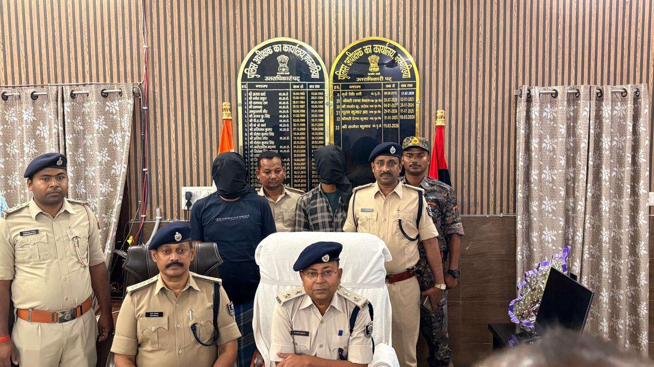 नवगछिया दियारा में एसटीएफ और पुलिस का बड़ा 'क्रैकडाउन'! 8 संगीन केसों का आरोपी मुकेश यादव गिरफ्तार; भारी मात्रा में कारतूस और हथियार बरामद 1 नवगछिया दियारा में एसटीएफ और पुलिस का बड़ा 'क्रैकडाउन'! 8 संगीन केसों का आरोपी मुकेश यादव गिरफ्तार; भारी मात्रा में कारतूस और हथियार बरामद