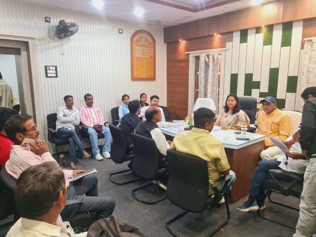 भागलपुर में नगर विकास पर फोकस: महापौर ने की हाई-लेवल समीक्षा बैठक, सफाई और योजनाओं की निगरानी के लिए अधिकारियों को सख्त निर्देश