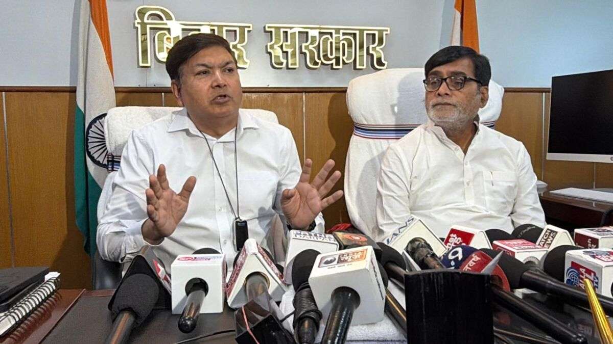 बिहार-नेपाल सीमा पर खाद माफिया के खिलाफ ‘महाघेराबंदी’! पश्चिम एशिया युद्ध के बीच कृषि मंत्री राम कृपाल यादव का बड़ा एक्शन; 200 करोड़ का मुआवजा और साप्ताहिक रिपोर्ट का हंटर